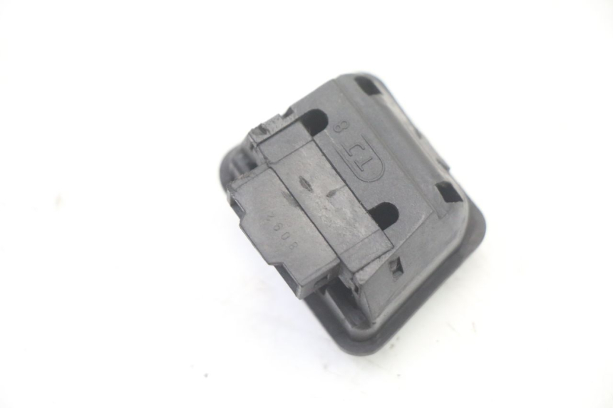 photo de COMANDO FAROL ALTO PEUGEOT TWEET PRO CARGO 50 (2018 - 2022) - Outro ângulo de visão