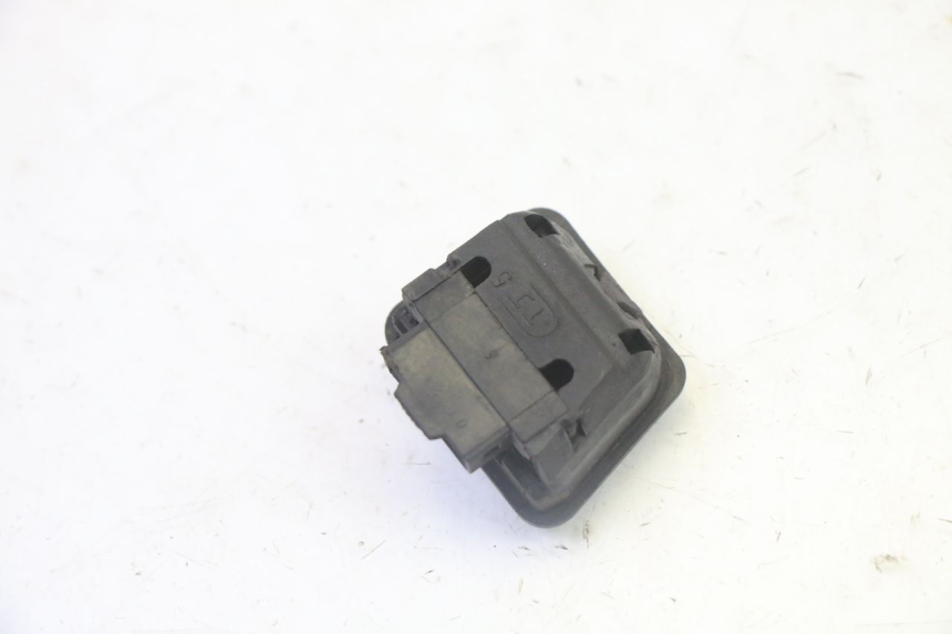 photo de COMANDO FAROL ALTO PEUGEOT TWEET PRO CARGO 50 (2018 - 2022) - Outro ângulo de visão