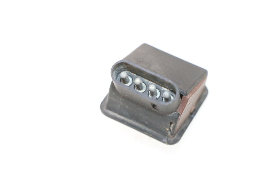 photo de INTERRUPTOR DO FAROL ALTO PIAGGIO TYPHOON 50 (2000 - 2009) - Detalhe da peça