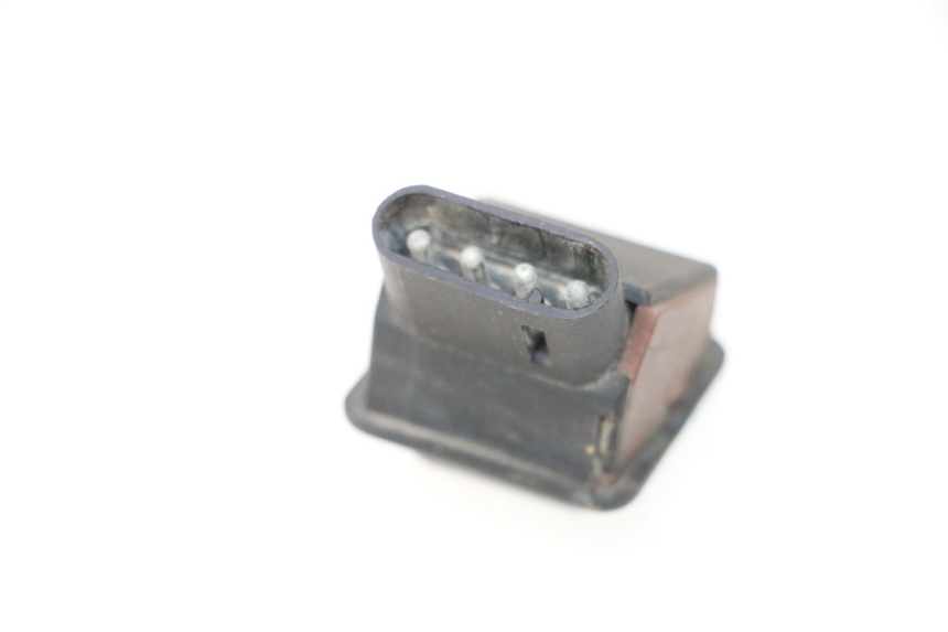 photo de INTERRUPTOR DO FAROL ALTO PIAGGIO TYPHOON 50 (2000 - 2009) - Zoom do estado de desgaste