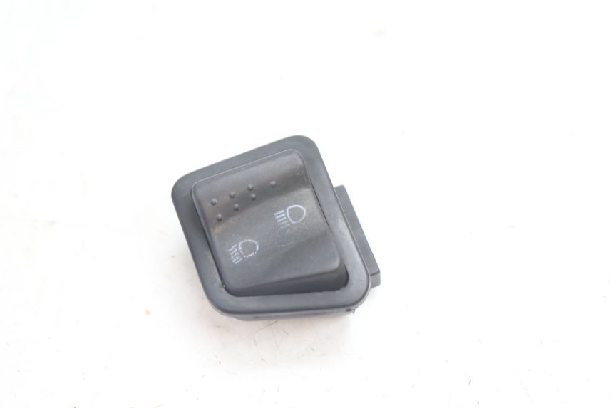 photo de INTERRUPTOR DO FAROL ALTO PIAGGIO TYPHOON 50 (2000 - 2009) - Vista principal