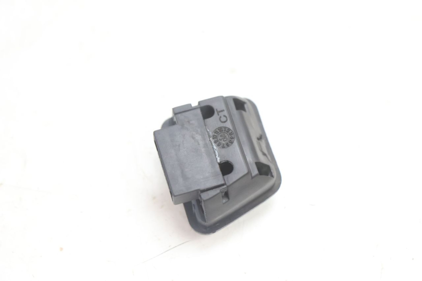 photo de INTERRUPTOR DO FAROL ALTO PIAGGIO TYPHOON 50 (2000 - 2009) - Zoom do estado de desgaste