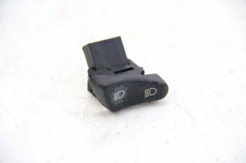 photo de COMUTADOR DE FAROL ALTO PIAGGIO VESPA GTS SUPER IE 125 (2009 - 2016) - Vista principal