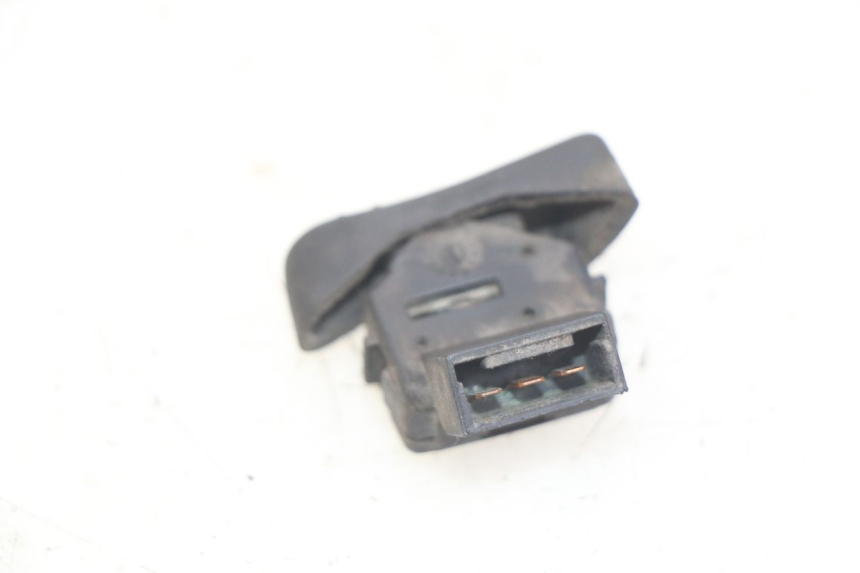 photo de INTERRUPTOR DO FAROL ALTO PIAGGIO VESPA LXV 125 (2006 - 2009) - Zoom do estado de desgaste