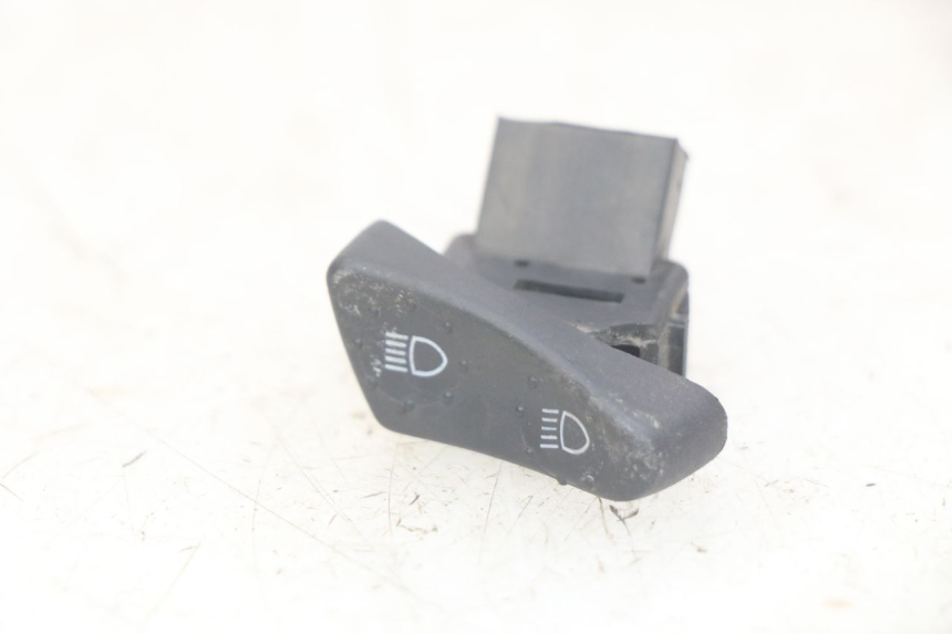 photo de INTERRUPTOR DO FAROL ALTO PIAGGIO VESPA S 2T 50 (2007 - 2014) - Vista principal