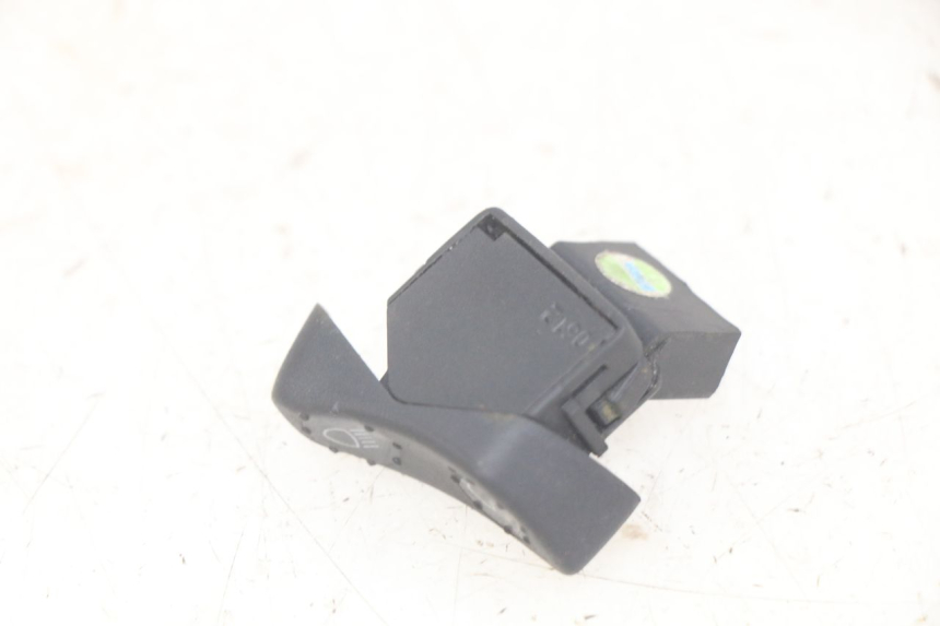 photo de INTERRUPTOR DO FAROL ALTO PIAGGIO VESPA S 2T 50 (2007 - 2014) - Detalhe da peça