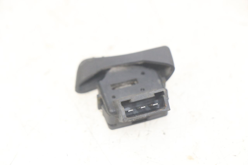 photo de INTERRUPTOR DO FAROL ALTO PIAGGIO VESPA S 2T 50 (2007 - 2014) - Zoom do estado de desgaste