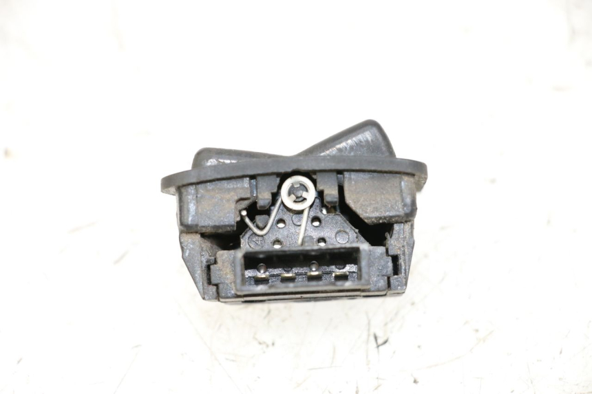photo de INTERRUPTOR DE FAROL ALTO SYM X-PRO 4T 50 (2014 - 2021) - Zoom do estado de desgaste