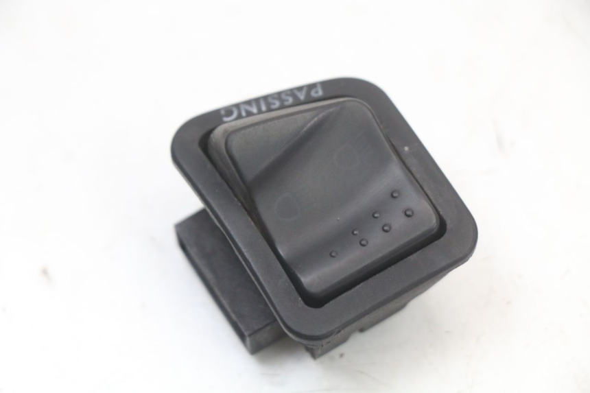 photo de COMANDO FAROL ALTO PIAGGIO X8 125 (2004 - 2007) - Detalhe da peça