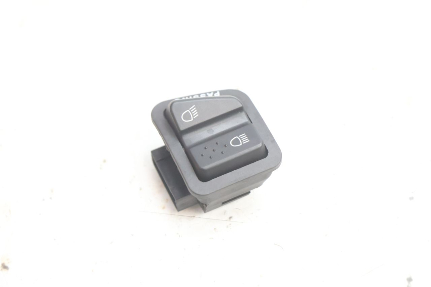 photo de INTERRUPTOR DE FAROL ALTO PIAGGIO X9 EVOLUTION 125 (2003 - 2007) - Detalhe da peça