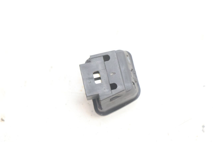 photo de INTERRUPTOR DE FAROL ALTO PIAGGIO X9 EVOLUTION 125 (2003 - 2007) - Outro ângulo de visão