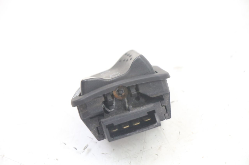 photo de COMANDO FAROL ALTO PIAGGIO XEVO - X EVO 125 (2007 - 2017) - Zoom do estado de desgaste