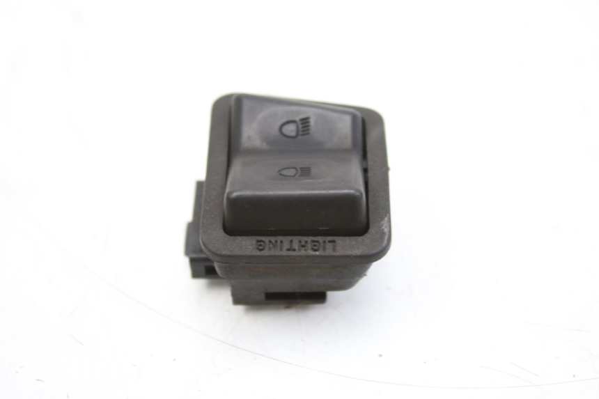photo de INTERRUPTOR DE FAROL ALTO YAMAHA XMAX X-MAX 125 (2006 - 2009) - Zoom do estado de desgaste