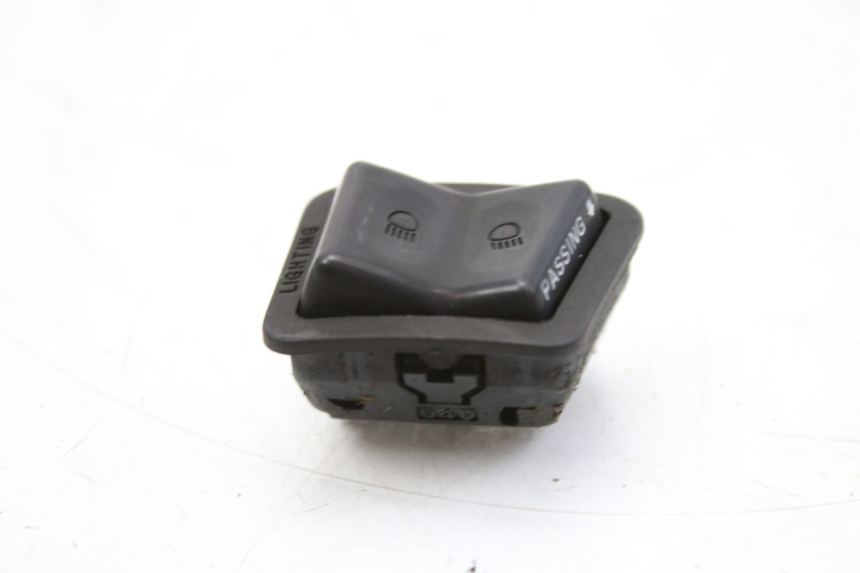 photo de INTERRUPTOR DE FAROL ALTO YAMAHA XMAX X-MAX 125 (2006 - 2009) - Outro ângulo de visão