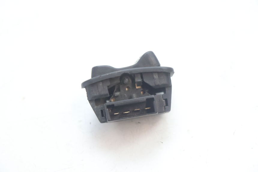 photo de INTERRUPTOR DO FAROL ALTO PIAGGIO ZIP 4T 50 (2006 - 2017) - Zoom do estado de desgaste