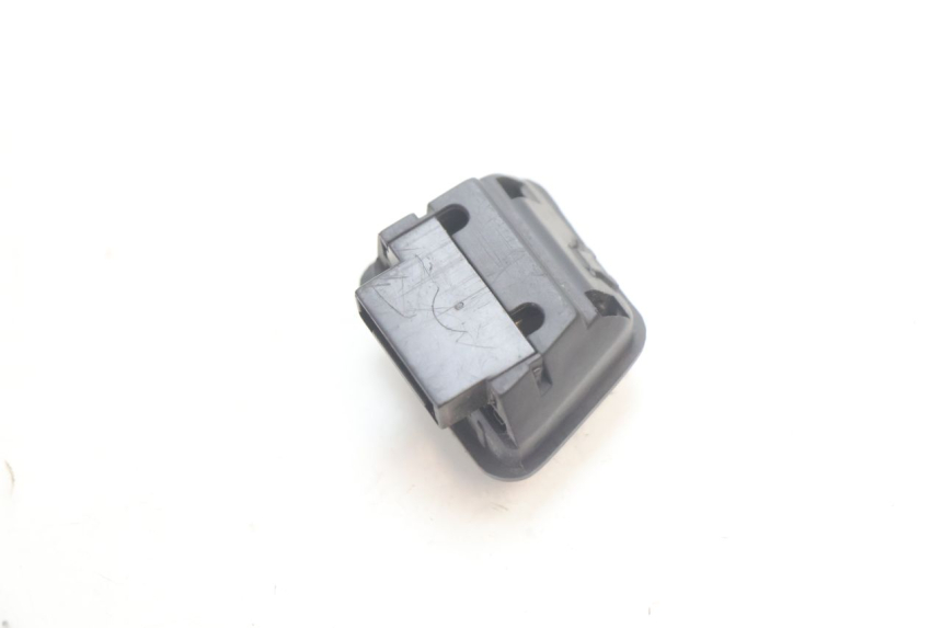 photo de INTERRUPTOR DO FAROL ALTO PIAGGIO ZIP 4T 50 (2006 - 2017) - Outro ângulo de visão