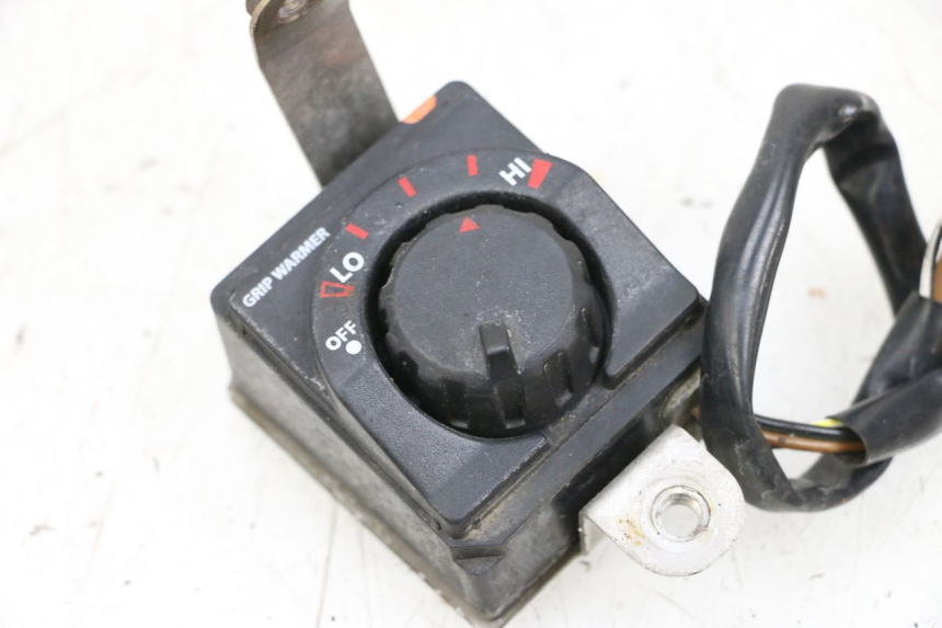 photo de COMUTADOR YAMAHA TDM ABS 900 (2002 - 2014) - Zoom do estado de desgaste