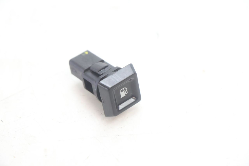 photo de INTERRUPTOR DA TAMPA DO TANQUE DE COMBUSTÍVEL PIAGGIO MP3 HPE 530 (2022 - 2026) - Vista principal