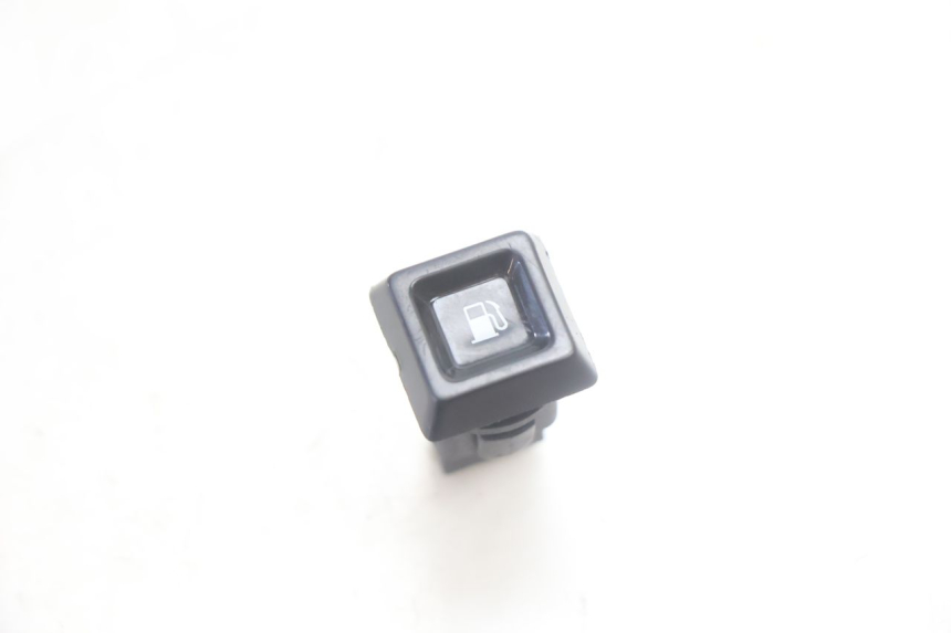 photo de INTERRUPTOR DA TAMPA DO TANQUE DE COMBUSTÍVEL PIAGGIO MP3 HPE 530 (2022 - 2026) - Detalhe da peça