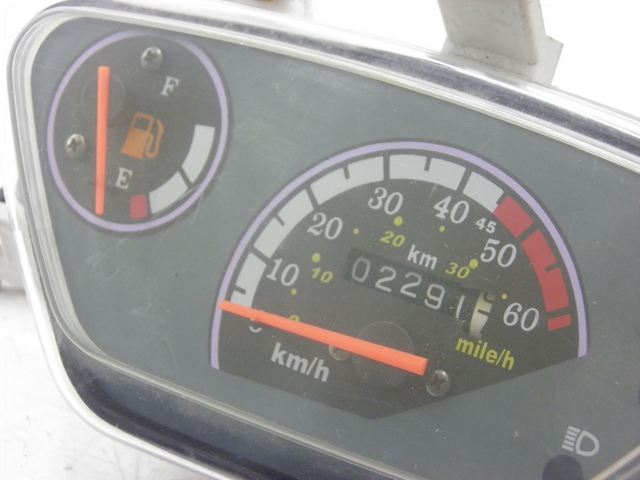 photo de CONTADOR  ROADSIGN WALLABY 50 (2009 - 2014) - Detalhe da peça