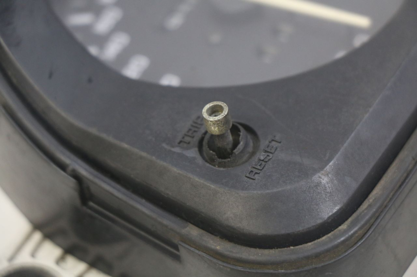 photo de CONTADOR HONDA CBR F SC25 1000 (1989 - 1992) - Zoom do estado de desgaste