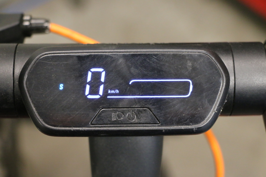 photo de CONTADOR SEGWAY NINEBOT E2 1 - Zoom do estado de desgaste