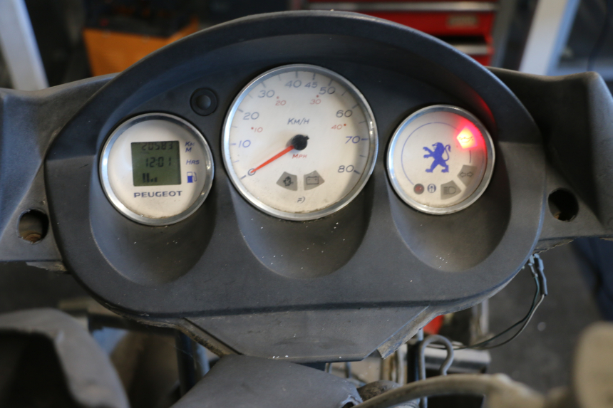 photo de CONTADOR PEUGEOT ELYSTAR 50 (2002 - 2014) - Zoom do estado de desgaste