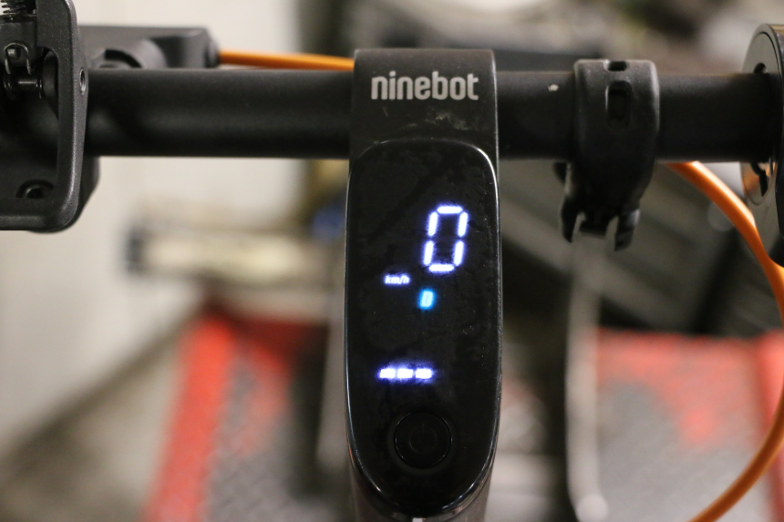 photo de CONTADOR SEGWAY NINEBOT F40E 1 - Zoom do estado de desgaste
