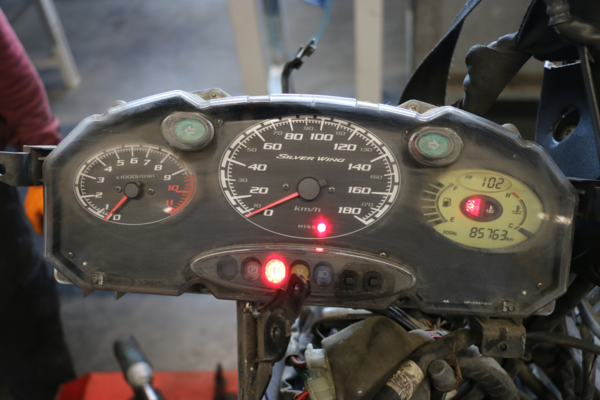 photo de CONTADOR  HONDA FJS SILVER WING SILVERWING 400 (2005 - 2008) - Detalhe da peça