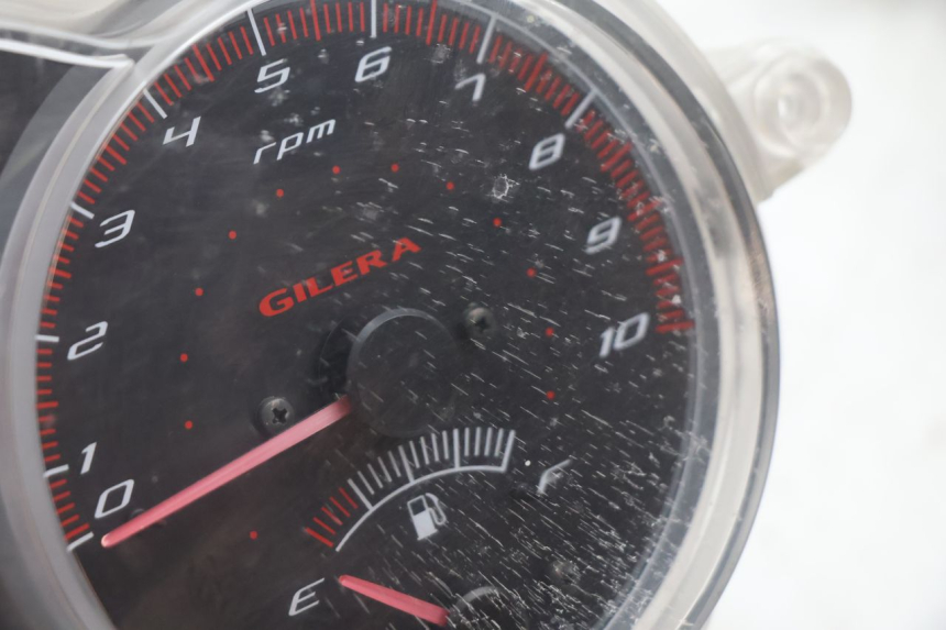 photo de CONTADOR GILERA GP 800 (2007 - 2013) - Pontos de fixação