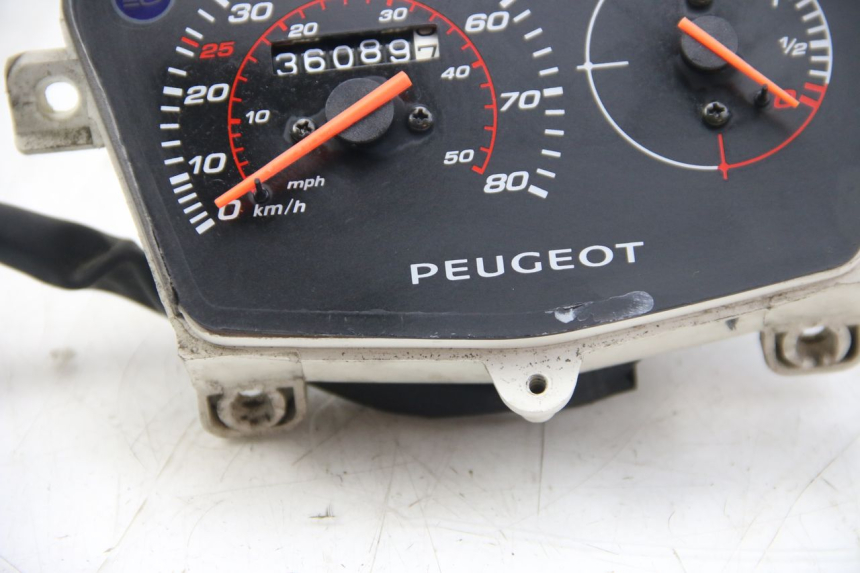 photo de CONTADOR PEUGEOT KISBEE 4T 50 (2018 - 2022) - Outro ângulo de visão