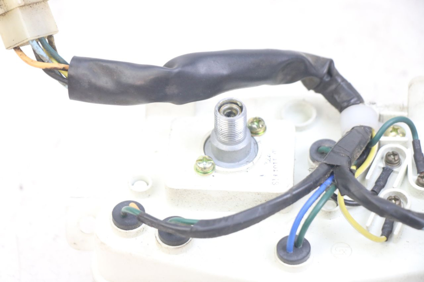 photo de CONTADOR PEUGEOT KISBEE 4T 50 (2010 - 2017) - Outro ângulo de visão