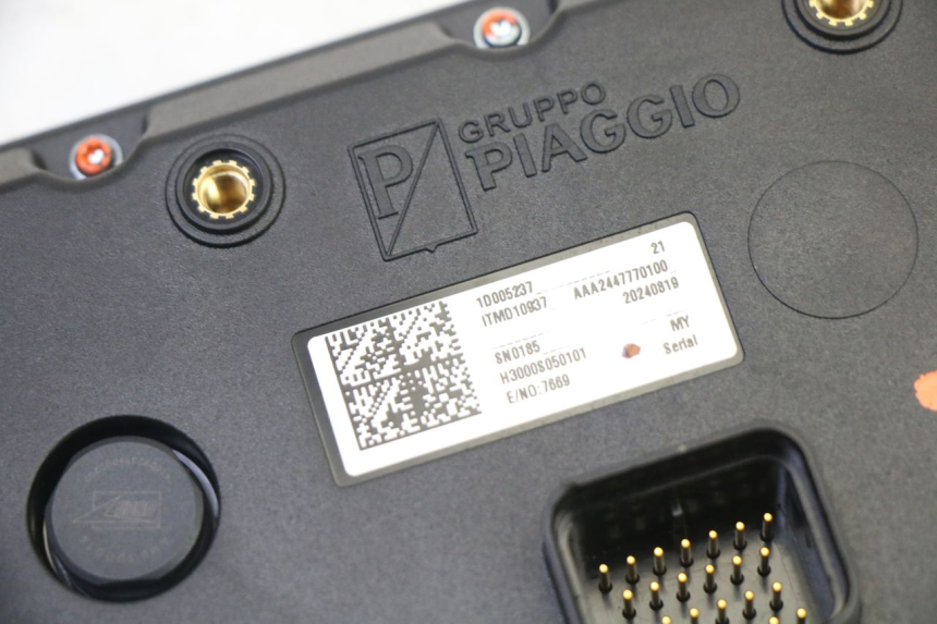 photo de CONTADOR  PIAGGIO MP3 HPE 310 (2024 - 2025) - Pontos de fixação