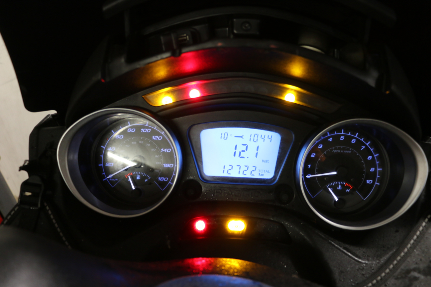 photo de CONTADOR PIAGGIO MP3 HPE 300 (2019 - 2026) - Ampliação técnica