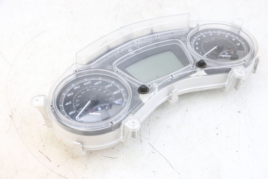photo de CONTADOR PIAGGIO MP3 HPE 300 (2019 - 2026) - Pontos de fixação