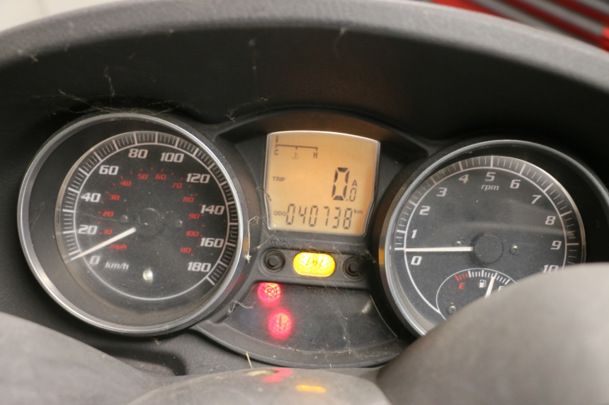 photo de CONTADOR  PIAGGIO MP3 LT 400 (2007 - 2012) - Pontos de fixação