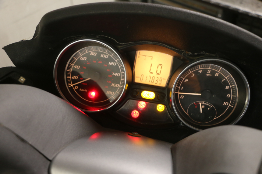 photo de CONTADOR  PIAGGIO MP3 LT 400 (2007 - 2012) - Zoom do estado de desgaste