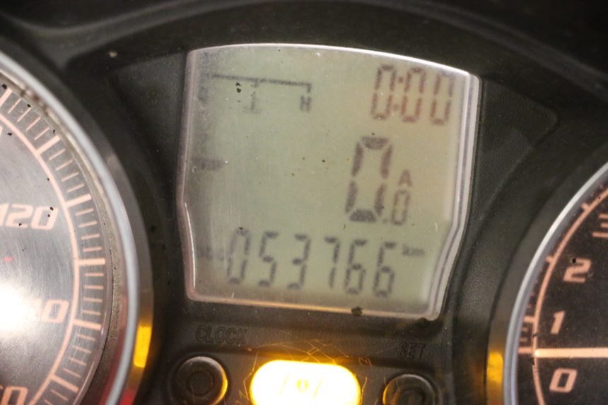 photo de CONTADOR  PIAGGIO MP3 RL 250 (2006 - 2010) - Pontos de fixação