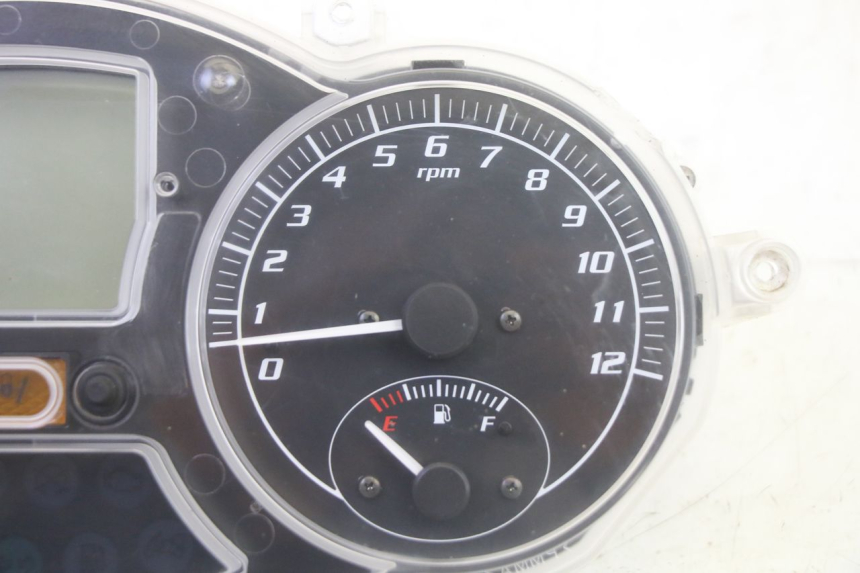 photo de CONTADOR  PIAGGIO MP3 RL 250 (2006 - 2010) - Pontos de fixação