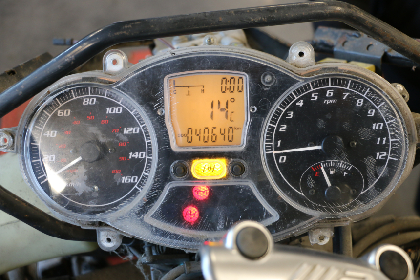 photo de CONTADOR  PIAGGIO MP3 RL 250 (2006 - 2010) - Zoom do estado de desgaste