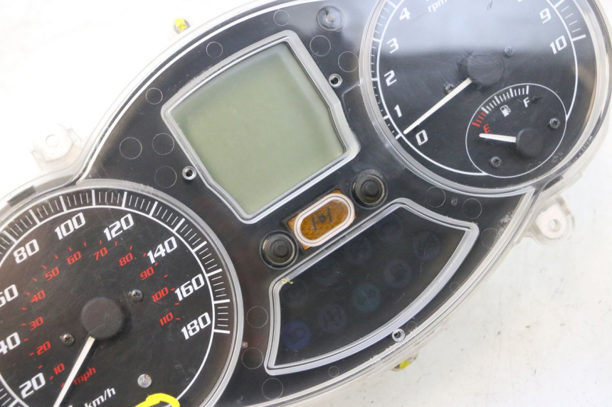 photo de CONTADOR PIAGGIO MP3 500 (2011 - 2015) - Ângulo alternativo