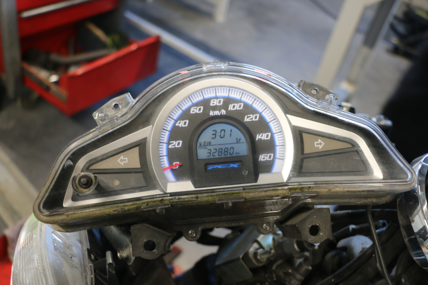 photo de CONTADOR  HONDA PCX (JF57/JF64) 125 (2014 - 2018) - Zoom do estado de desgaste