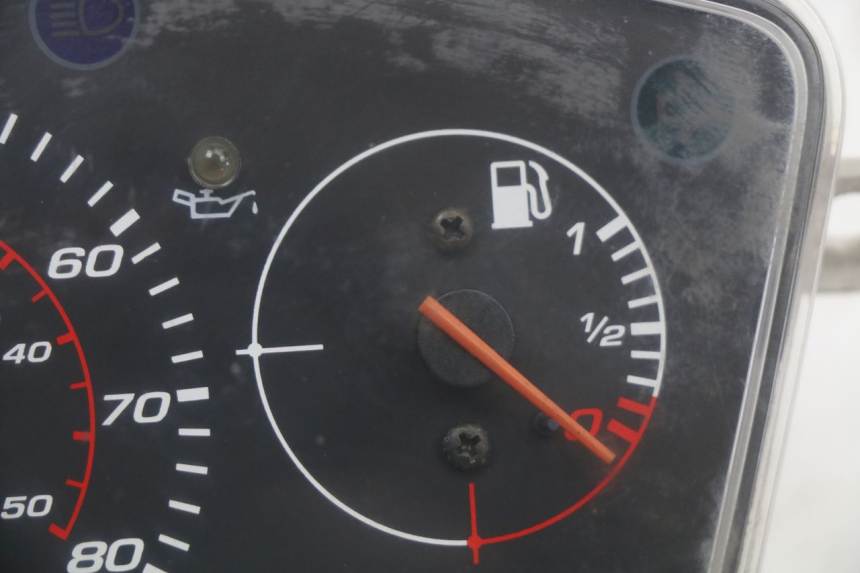 photo de CONTADOR PEUGEOT KISBEE 2T 50 (2010 - 2017) - Zoom do estado de desgaste