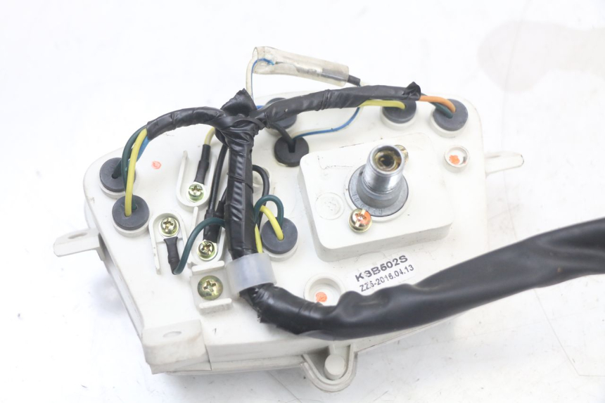 photo de CONTADOR PEUGEOT KISBEE 2T 50 (2010 - 2017) - Estado da superfície