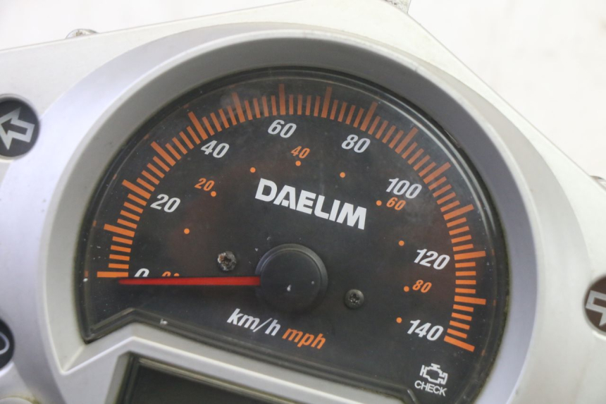 photo de CONTADOR DAELIM S1 125 (2007 - 2016) - Outro ângulo de visão
