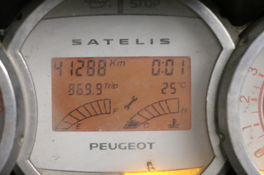 photo de CONTADOR PEUGEOT SATELIS COMPRESSOR K15 125 (2006 - 2009) - Zoom do estado de desgaste