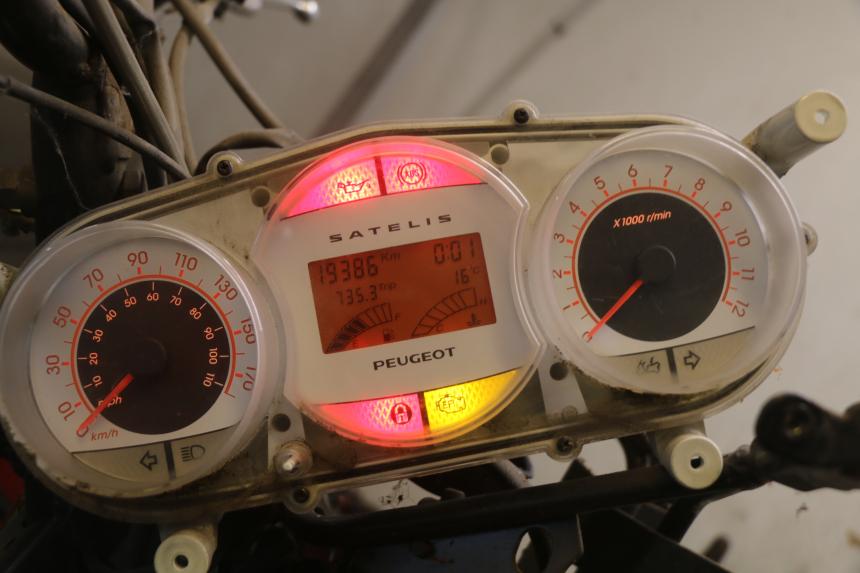photo de CONTADOR PEUGEOT SATELIS 125 (2010 - 2012) - Ampliação dos componentes