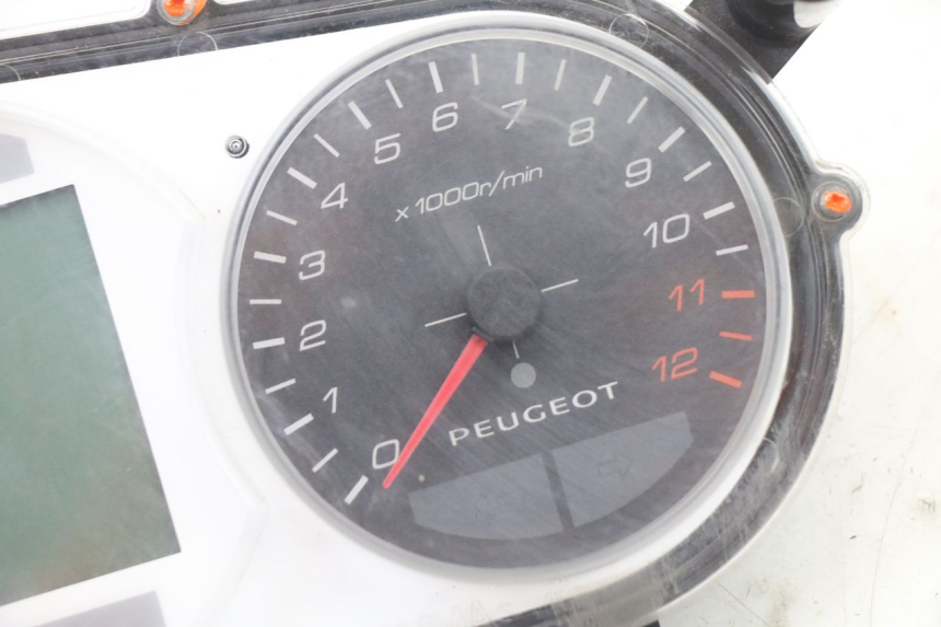 photo de CONTADOR PEUGEOT SATELIS 125 (2013 - 2018) - Outro ângulo de visão