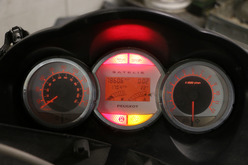 photo de CONTADOR PEUGEOT SATELIS 250 (2006 - 2012) - Ampliação técnica
