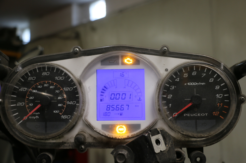 photo de CONTADOR PEUGEOT SATELIS 125 (2013 - 2018) - Pontos de fixação